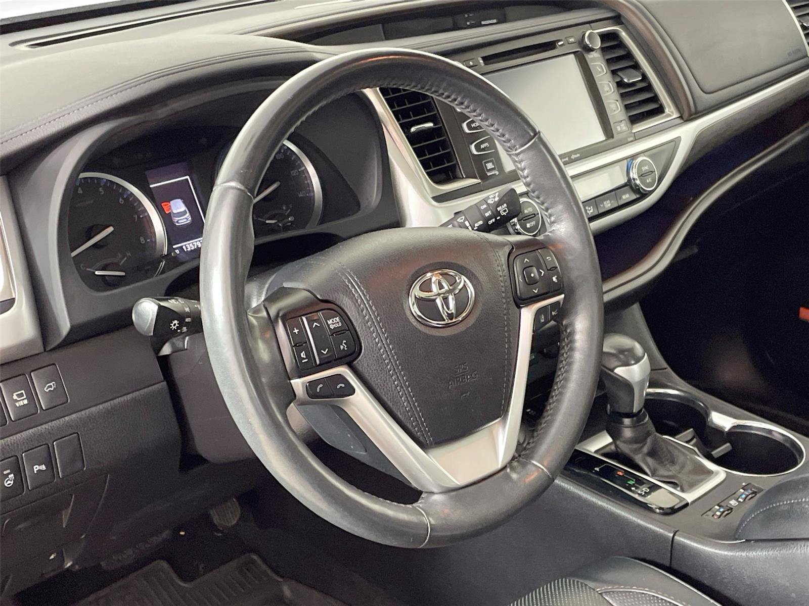 Used 2019 Toyota Highlander Limited Platinum AWD/4WD image 19