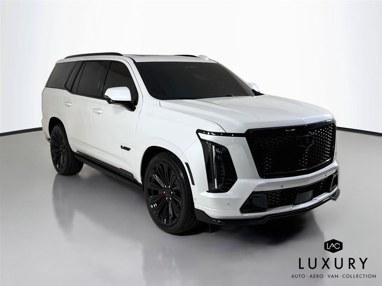 Used 2025 Cadillac Escalade V AWD/4WD image 3