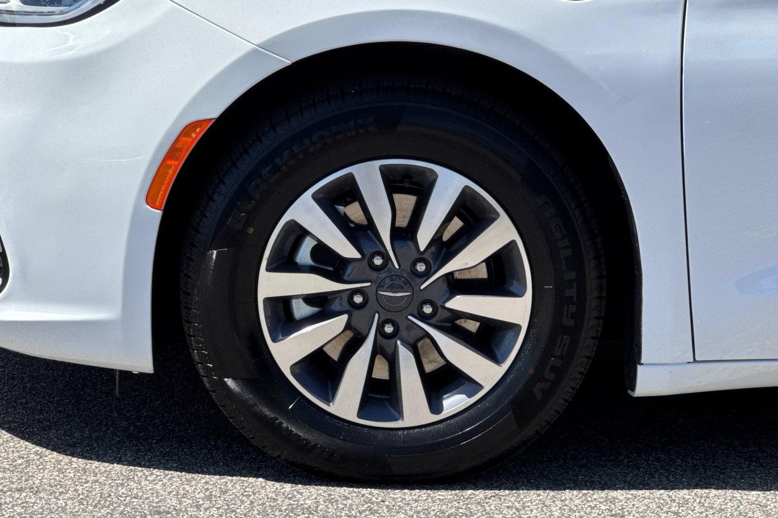 Used 2023 Chrysler Pacifica Touring-L FWD image 27