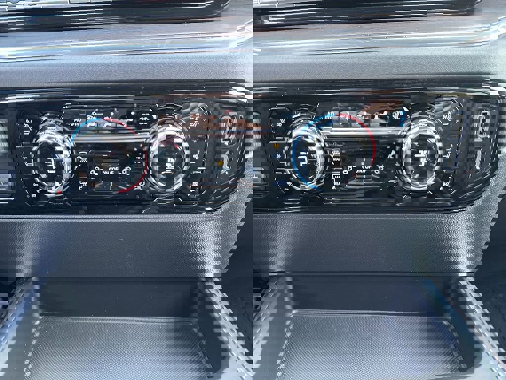 Certified 2023 GMC Sierra 1500 SLT w/ SLT Premium Plus Package AWD/4WD image 17