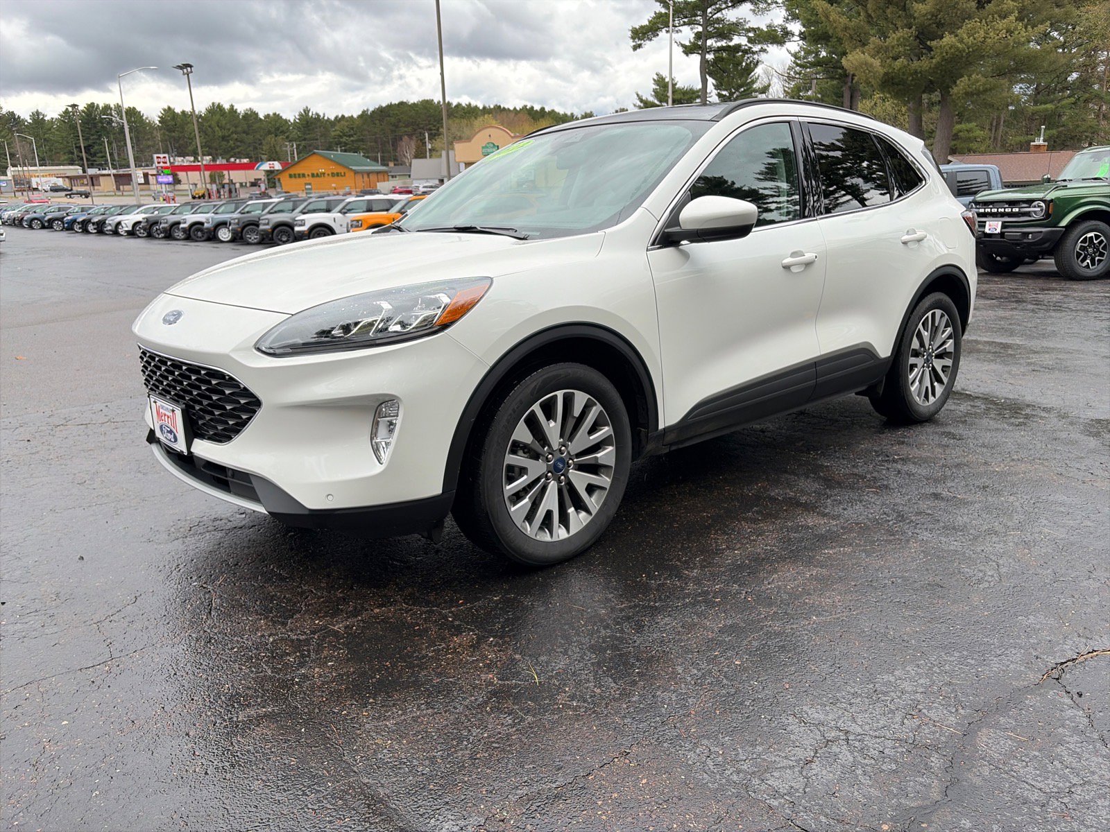 Used 2022 Ford Escape Titanium w/ Class II Trailer Tow Package AWD/4WD image 3