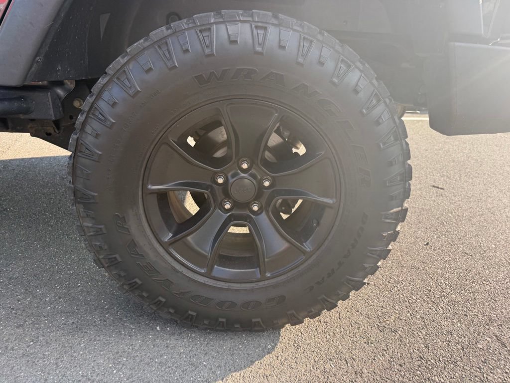 Used 2017 Jeep Wrangler Unlimited Rubicon w/ Connectivity Group AWD/4WD image 22