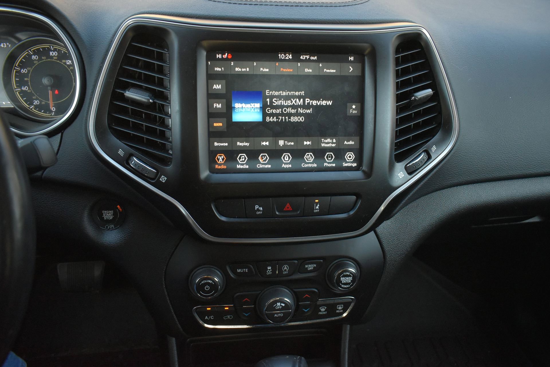 Used 2021 Jeep Cherokee Latitude Lux w/ Comfort/Convenience Group image 25