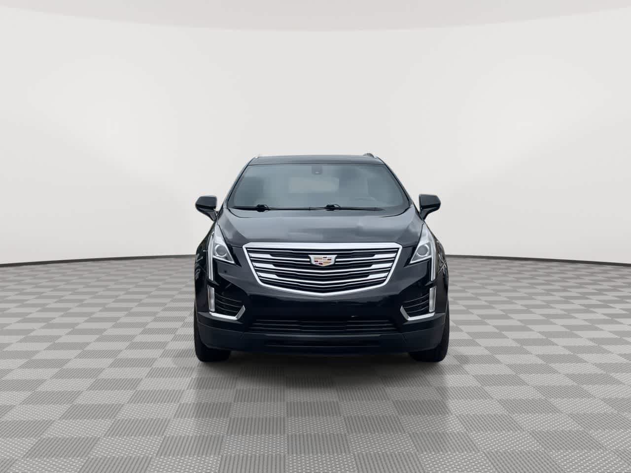 Used 2018 Cadillac XT5 FWD w/ LPO, Wheel Lock Package image 3