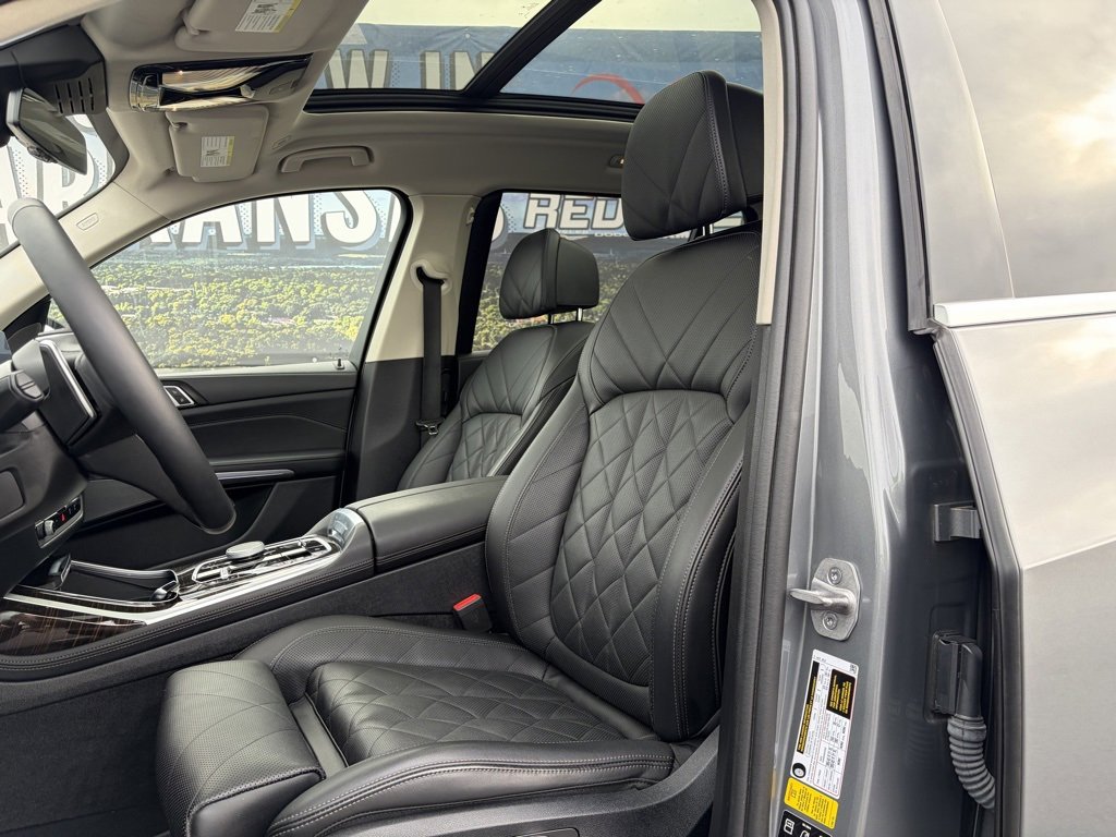 Used 2024 BMW X7 xDrive40i w/ Premium Package image 13
