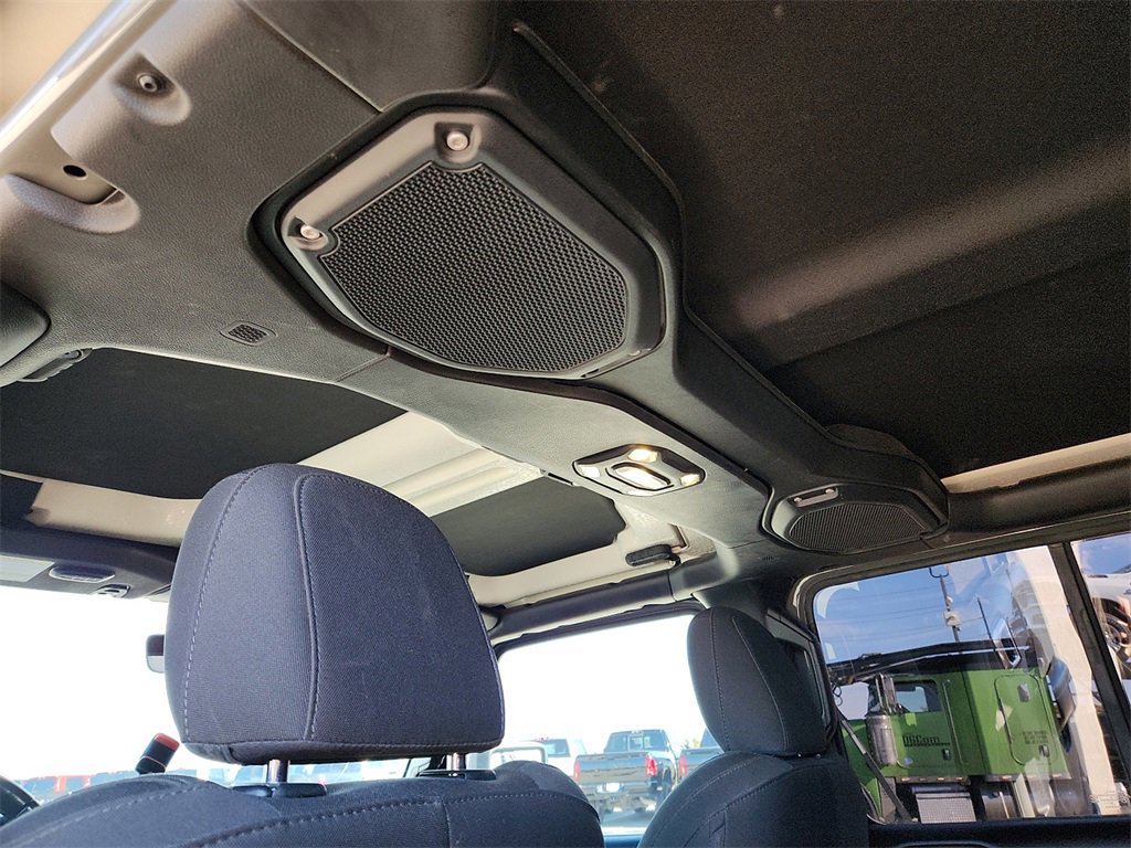 Used 2021 Jeep Gladiator Willys image 17