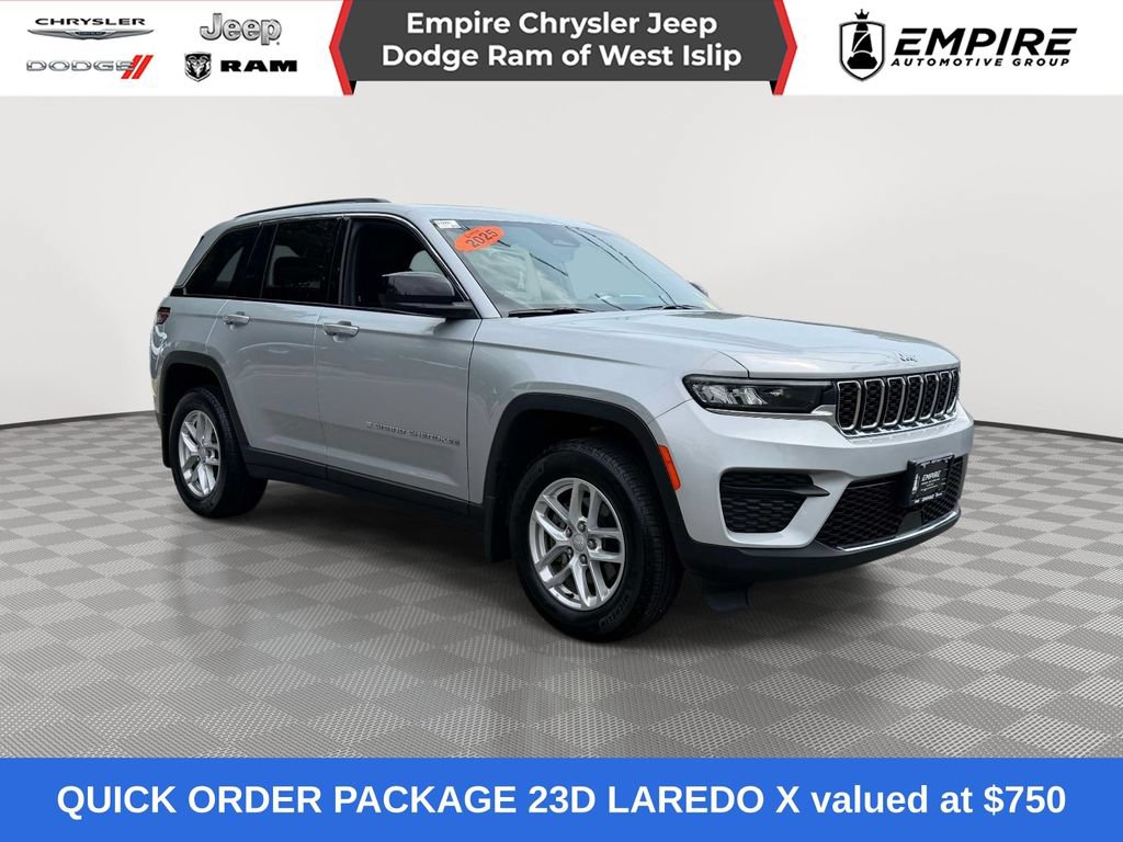 Used 2025 Jeep Grand Cherokee Laredo X AWD/4WD image 1