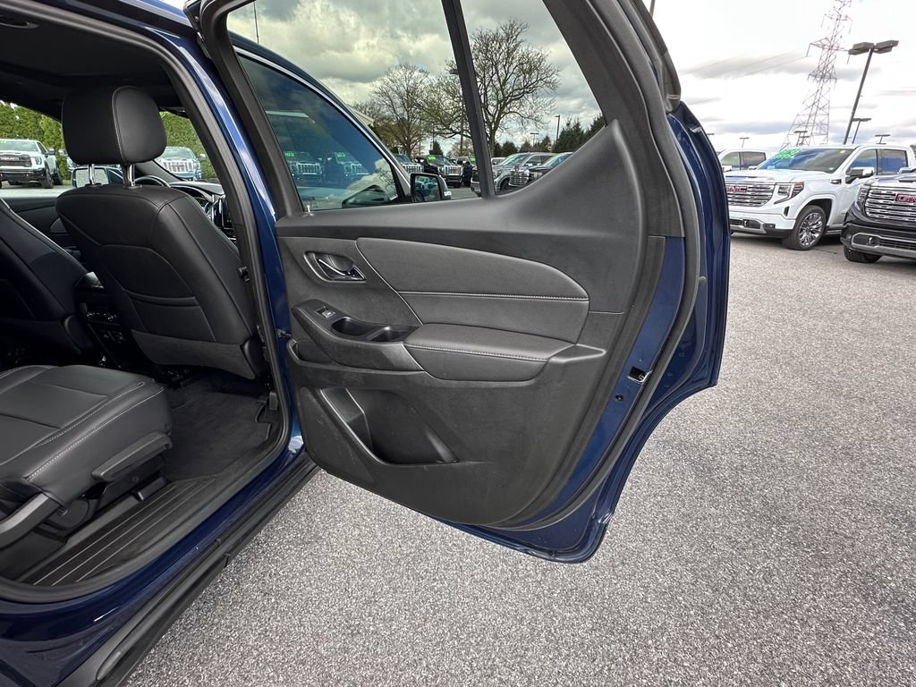 Used 2023 Chevrolet Traverse LT w/ LT Premium Package AWD/4WD image 18