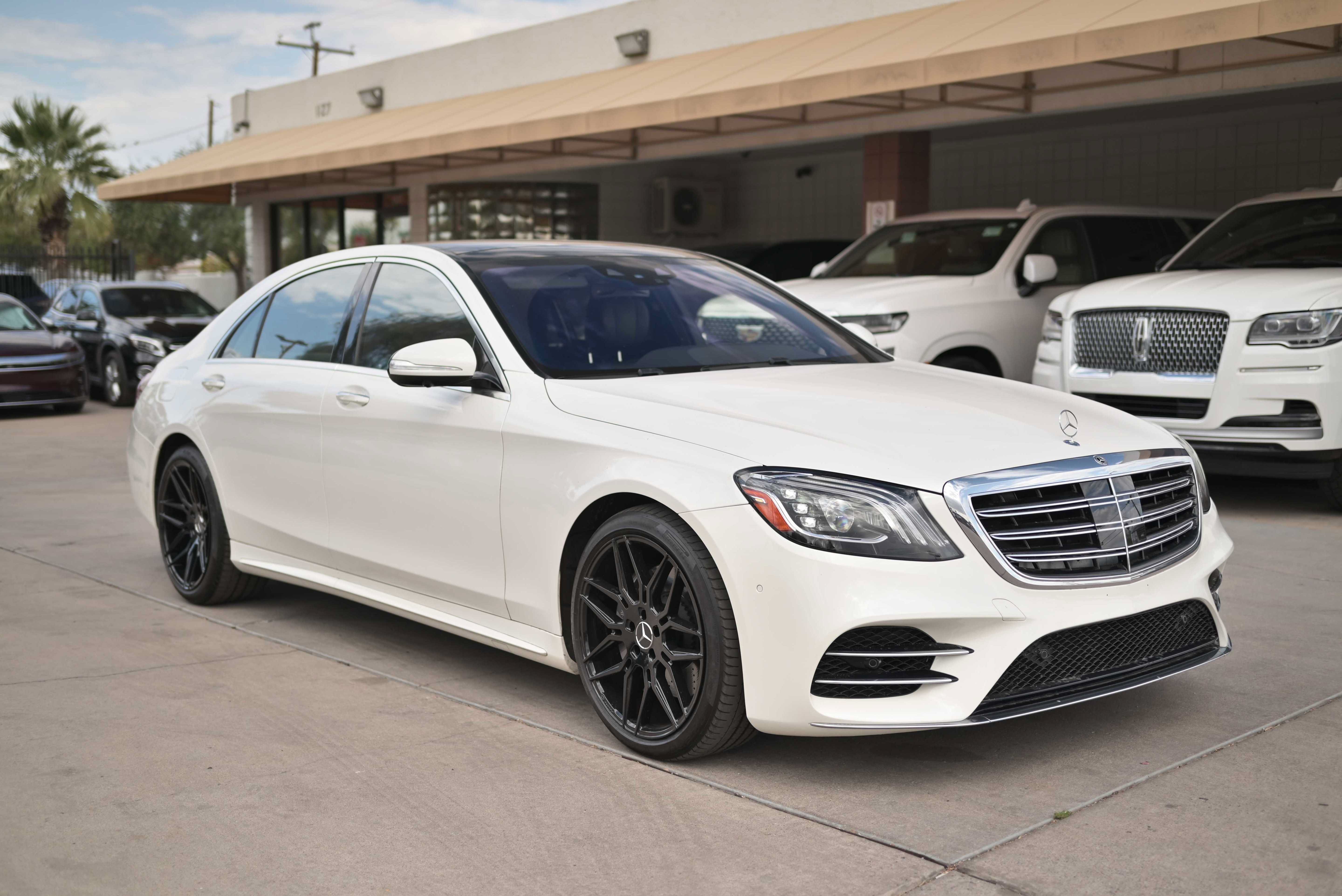 Used 2019 Mercedes-Benz S 560 Sedan w/ AMG Line Exterior image 3