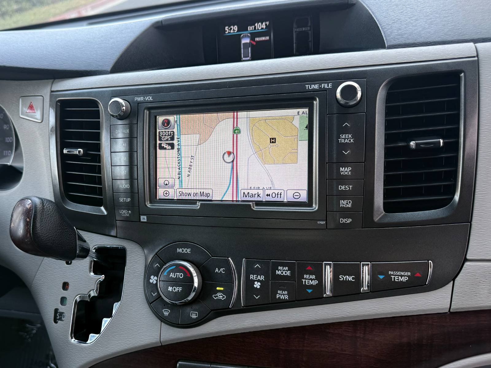 Used 2012 Toyota Sienna Limited w/ Premium Pkg FWD image 29