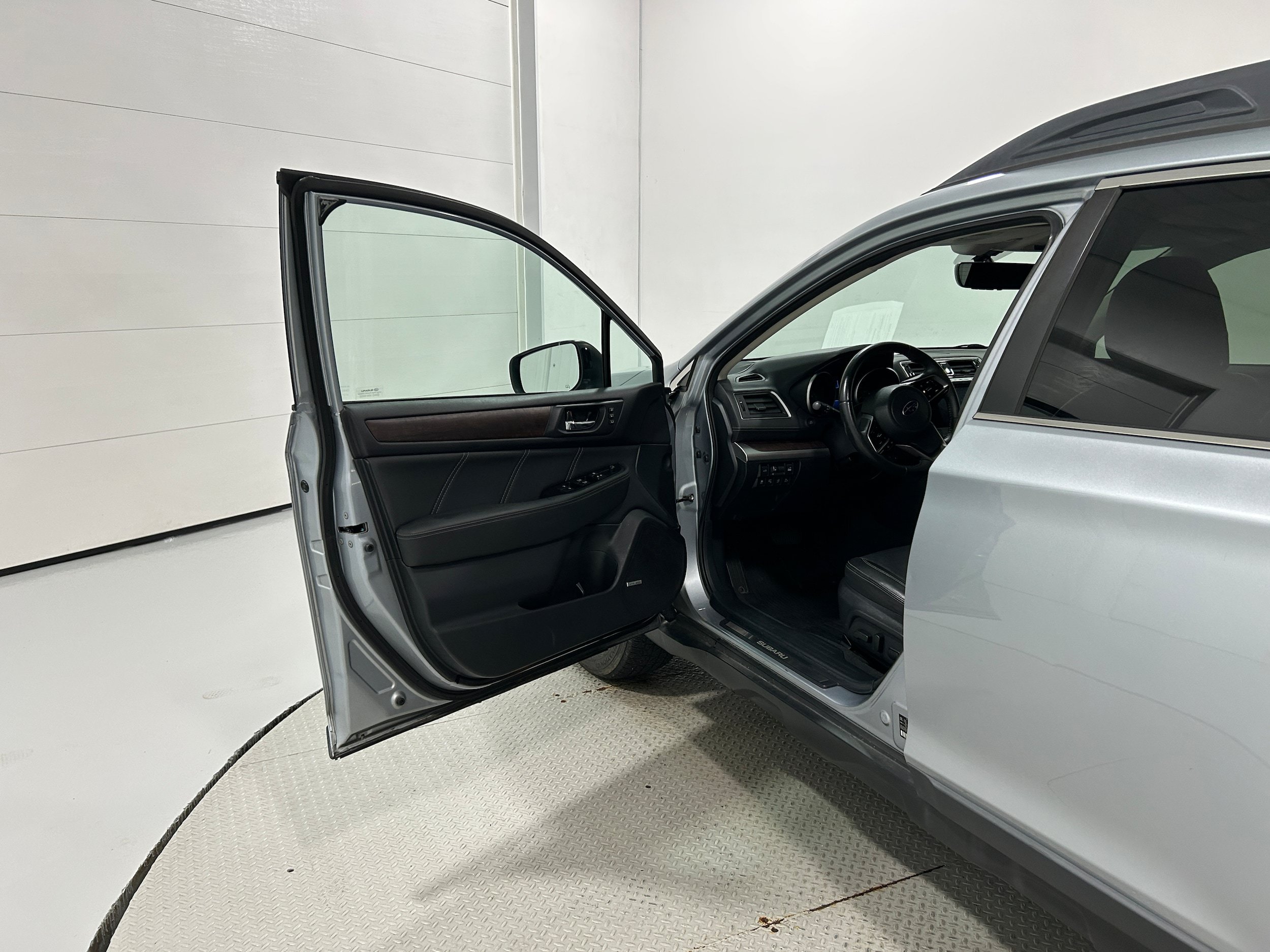 Used 2019 Subaru Outback 3.6R Limited AWD/4WD image 21