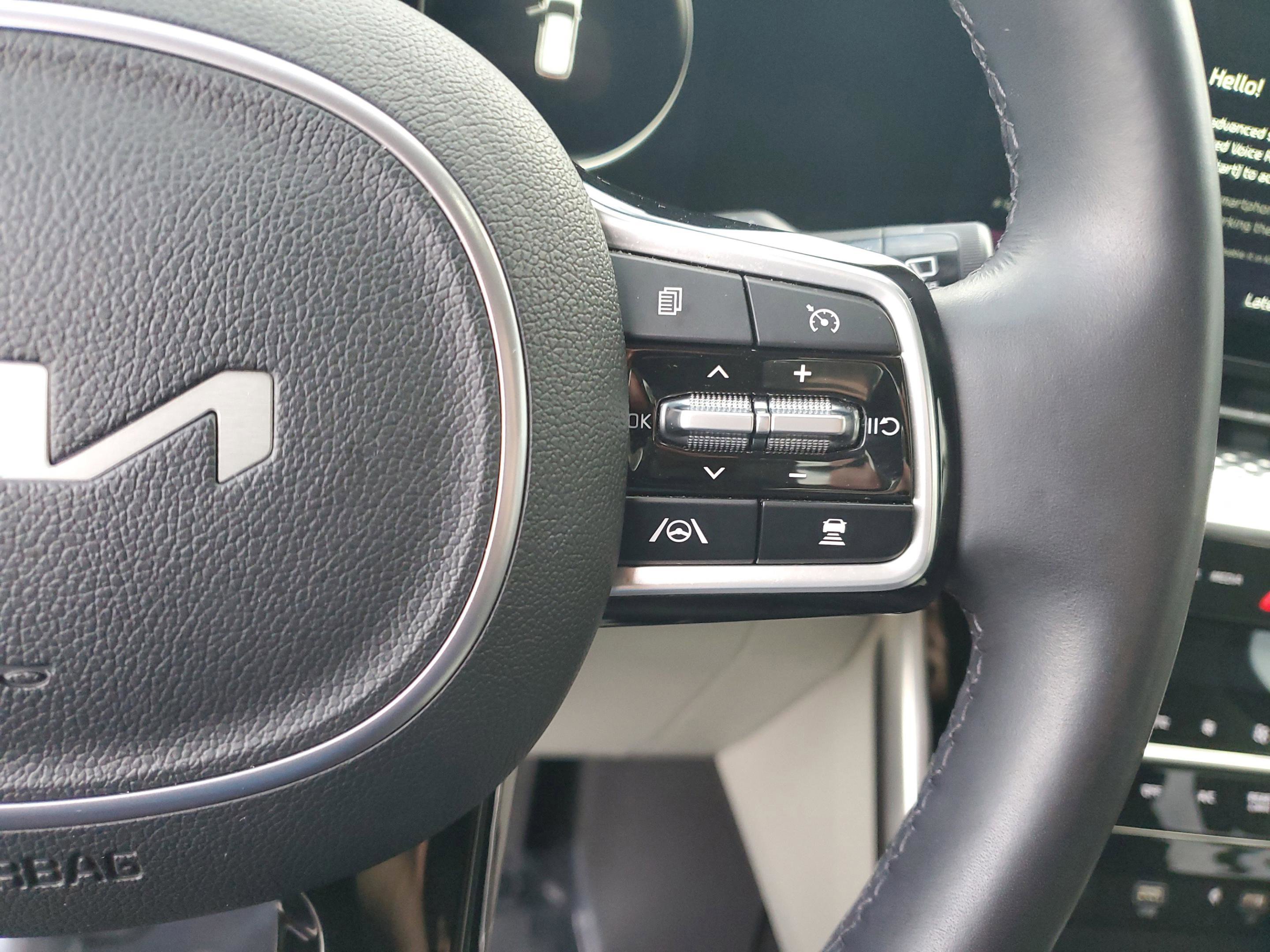 Used 2024 Kia Carnival SX Prestige image 27