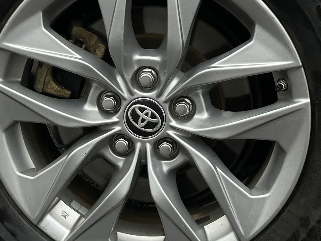 Used 2024 Toyota Sienna LE image 7