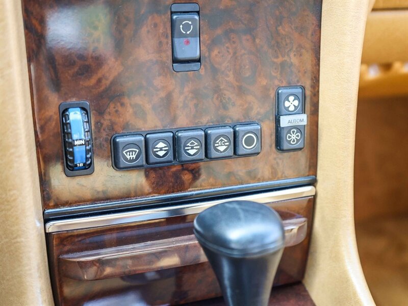 Used 1988 Mercedes-Benz 560 SL image 29