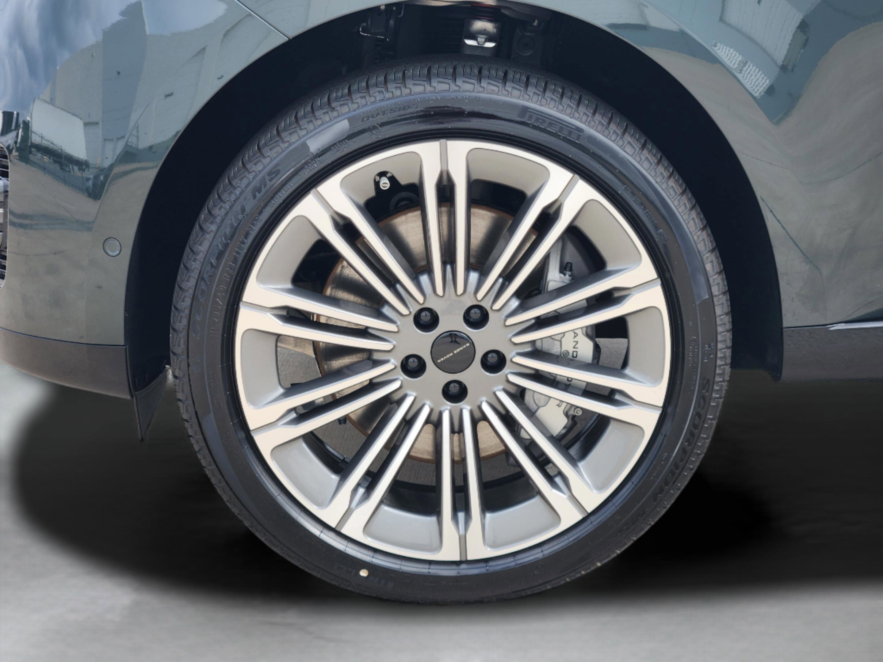 New 2026 Land Rover Range Rover Long Wheelbase SE AWD/4WD image 35