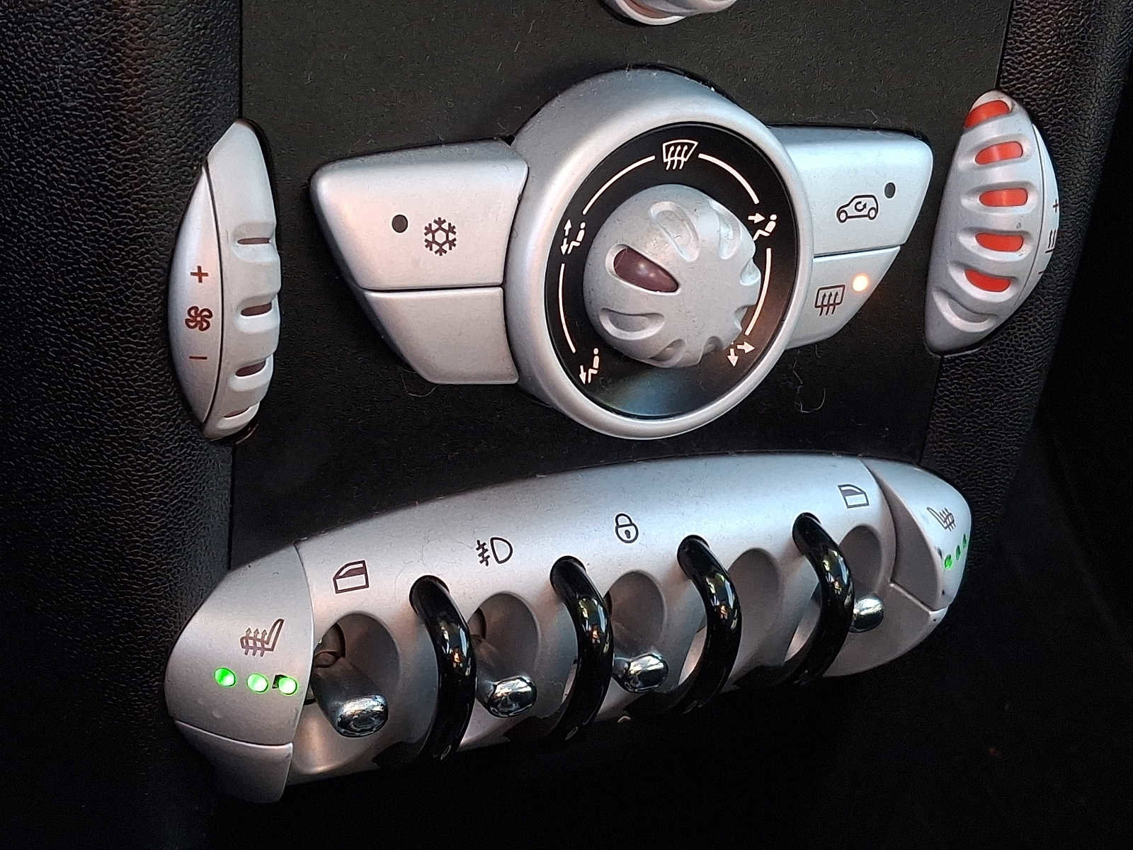 Used 2010 MINI Cooper S image 16