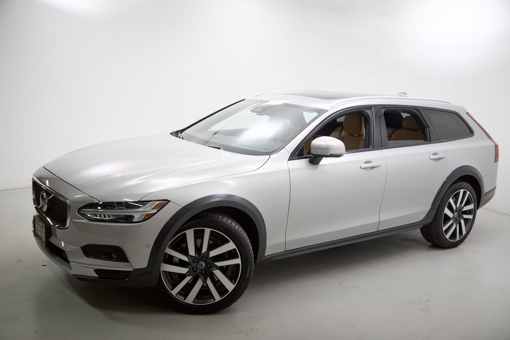 Certified 2025 Volvo V90 B6 Cross Country Ultra AWD/4WD image 3