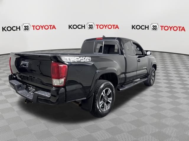 Used 2017 Toyota Tacoma TRD Sport w/ Tow Package (A/T) image 8