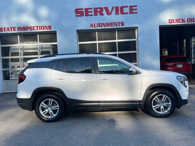 Used 2023 GMC Terrain SLE w/ Driver Convenience Package image 8