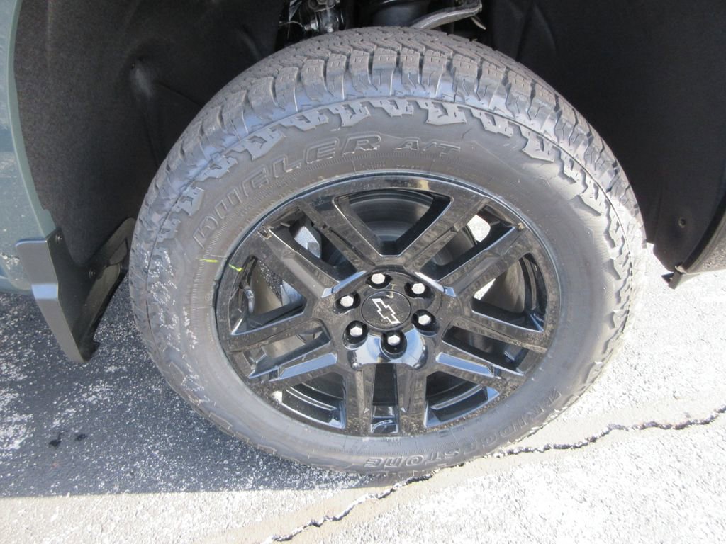 New 2026 Chevrolet Silverado 1500 Custom Trail Boss w/ Turbomax Blackout Package image 9