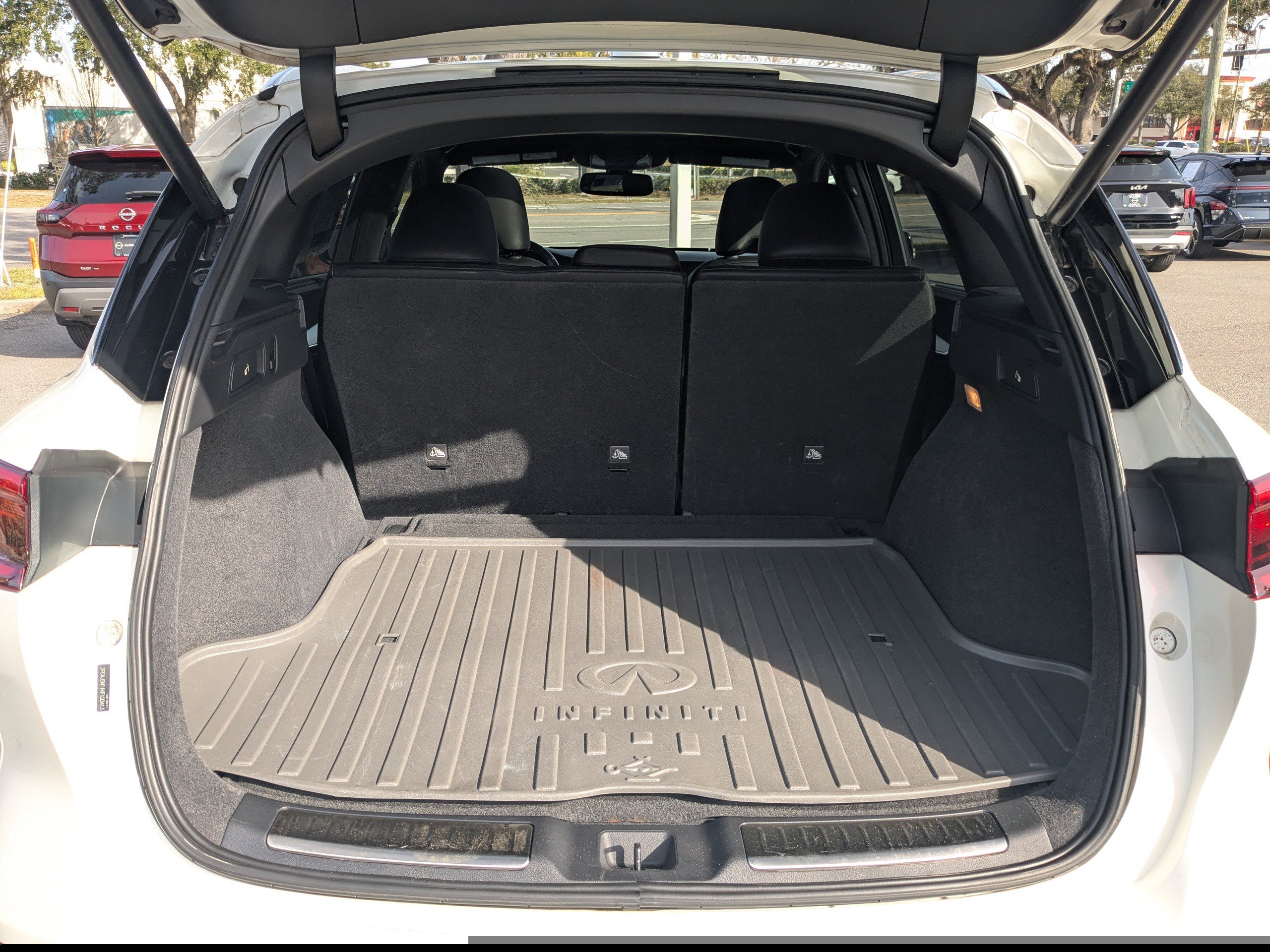 Used 2019 INFINITI QX50 Essential w/ Sensory Package image 13