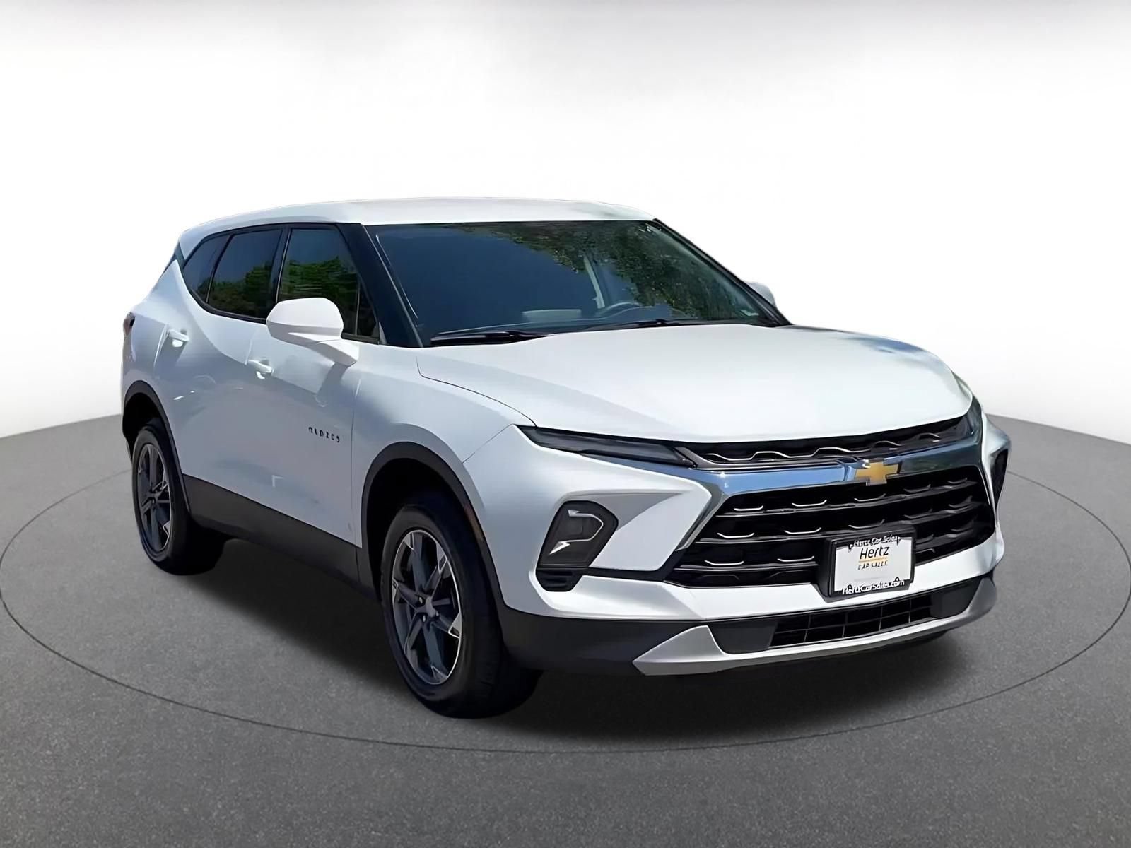 Used 2025 Chevrolet Blazer LT FWD image 3