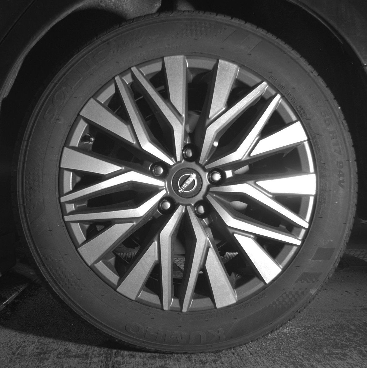 Used 2025 Nissan Altima 2.5 SV FWD image 14
