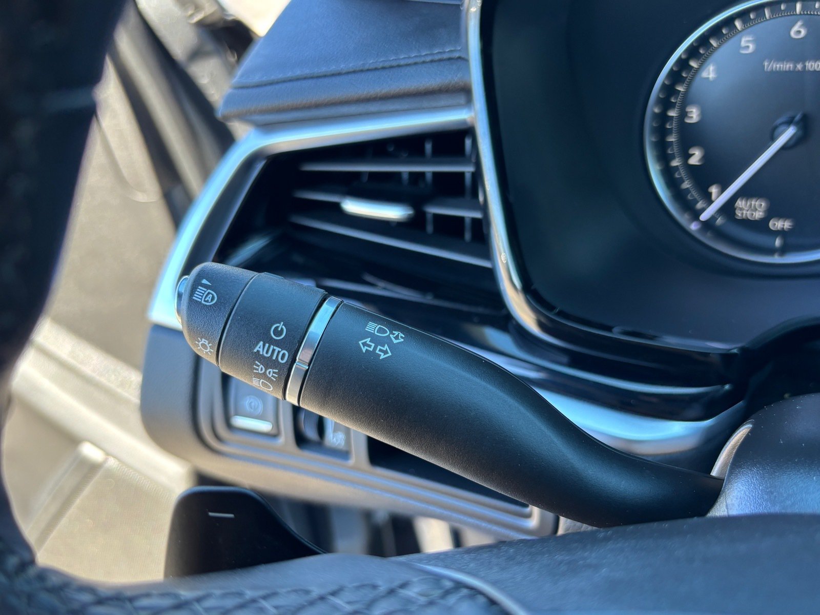 Used 2025 Cadillac XT6 Premium Luxury FWD image 21