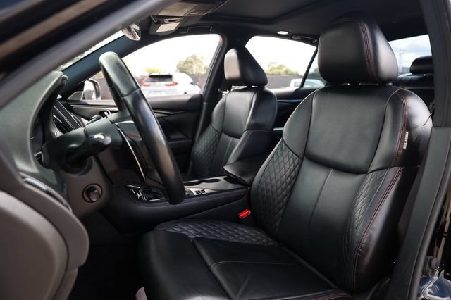 Used 2018 INFINITI Q50 Red Sport 400 w/ Sensory Package (Sport) RWD image 9