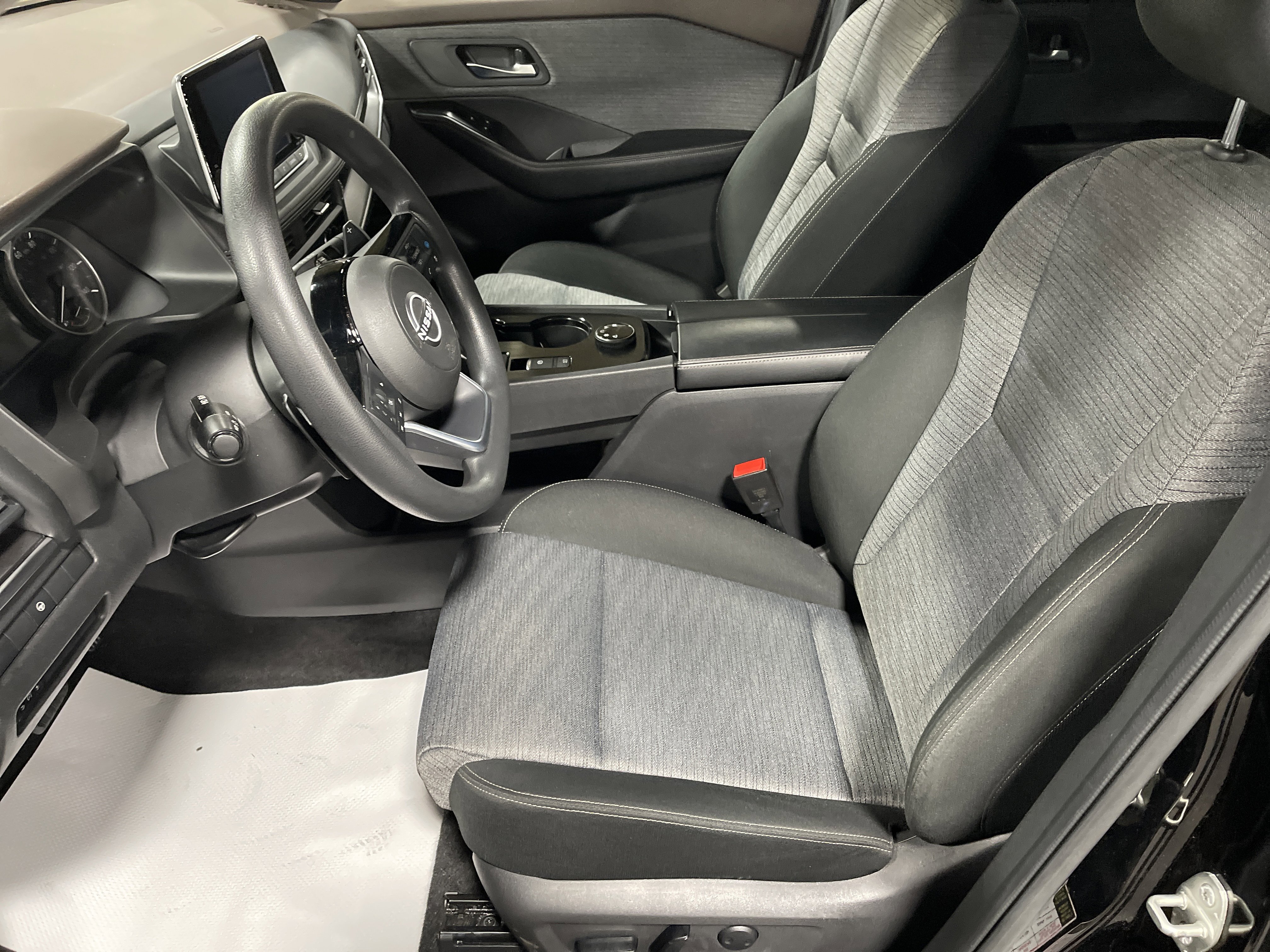 Used 2023 Nissan Rogue SV image 9