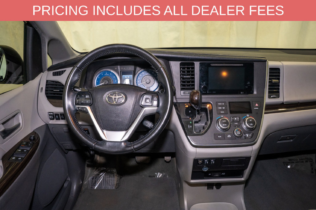 Used 2016 Toyota Sienna XLE Premium FWD image 7