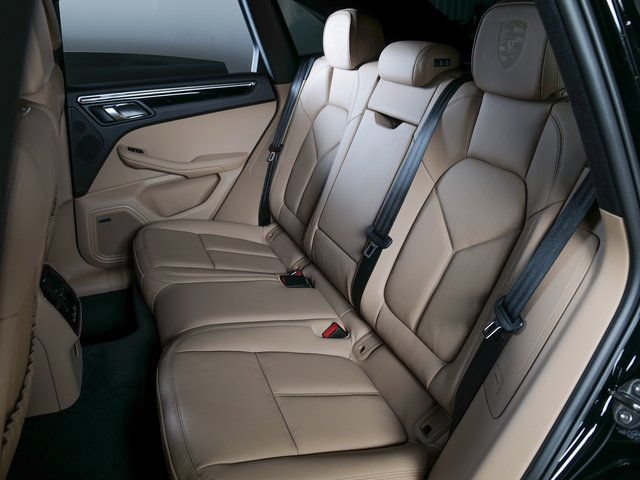 Certified 2026 Porsche Macan AWD/4WD image 13
