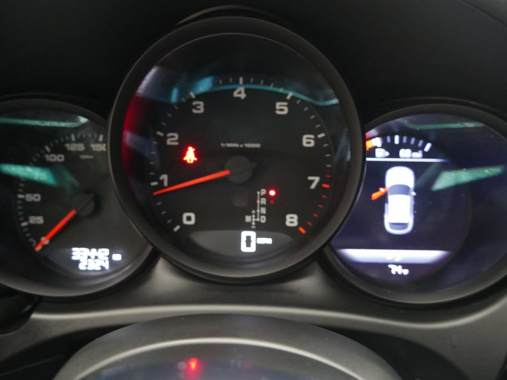Certified 2018 Porsche Macan Sport Edition AWD/4WD image 38