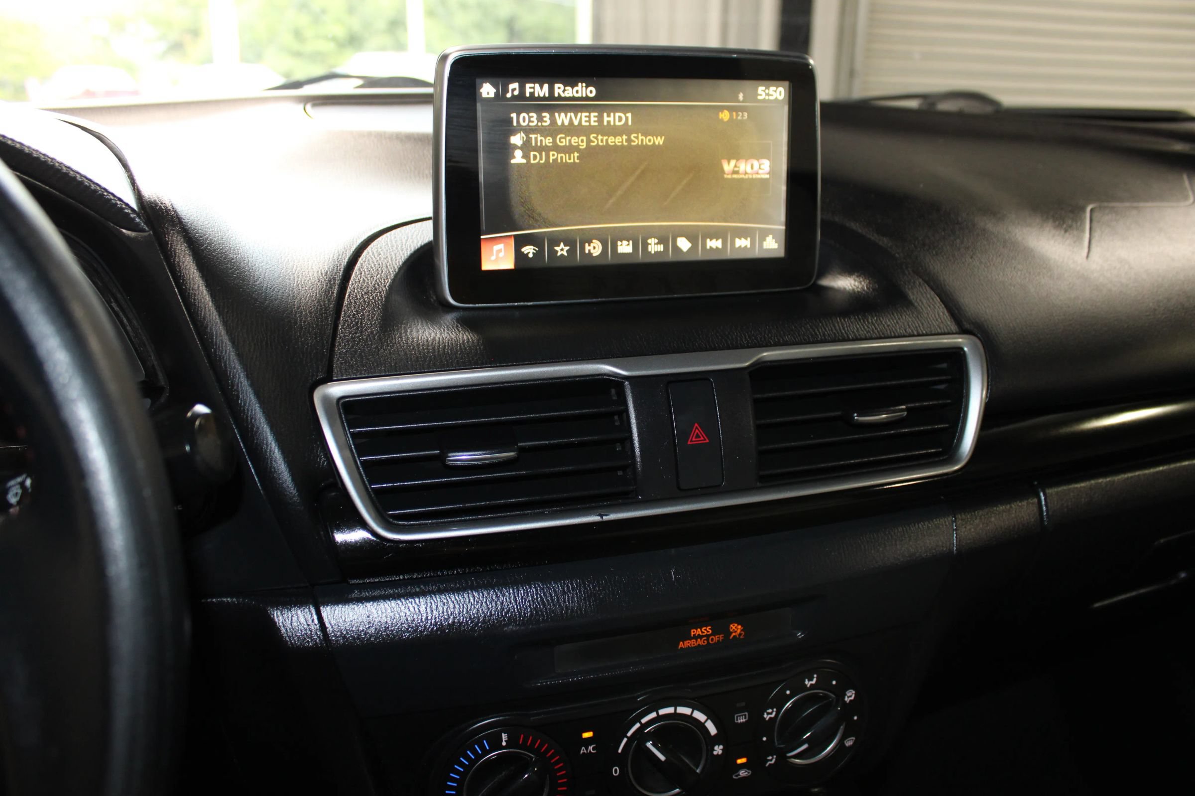 Used 2016 MAZDA MAZDA3 i Touring FWD image 15