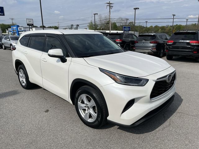 Used 2021 Toyota Highlander L FWD image 11