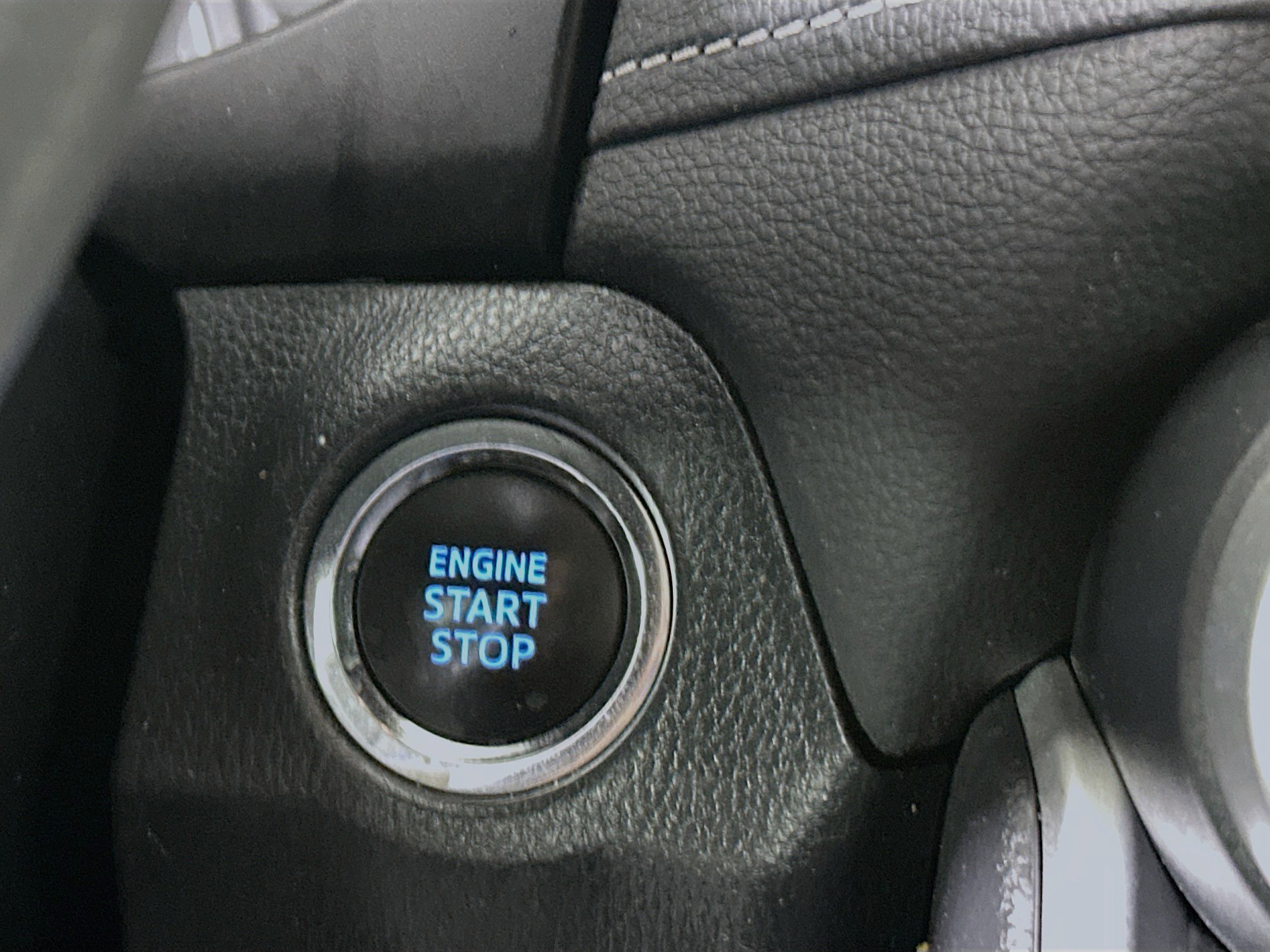 Used 2021 Toyota RAV4 XLE w/ Convenience Package FWD image 20