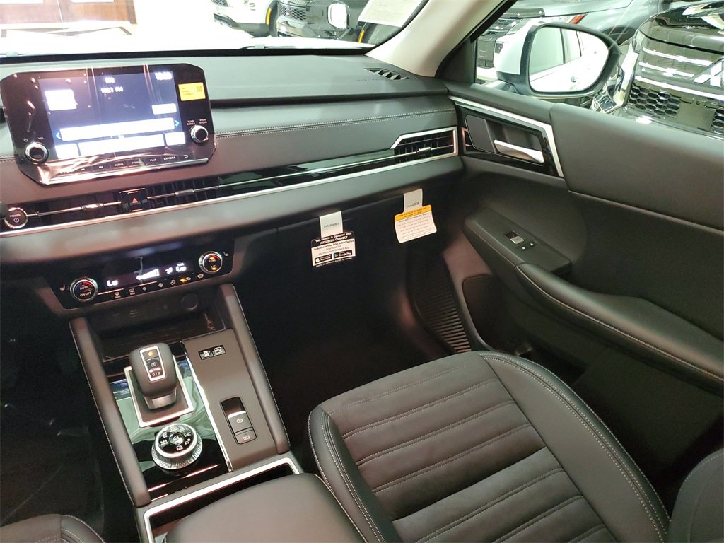 New 2025 Mitsubishi Outlander SE image 17