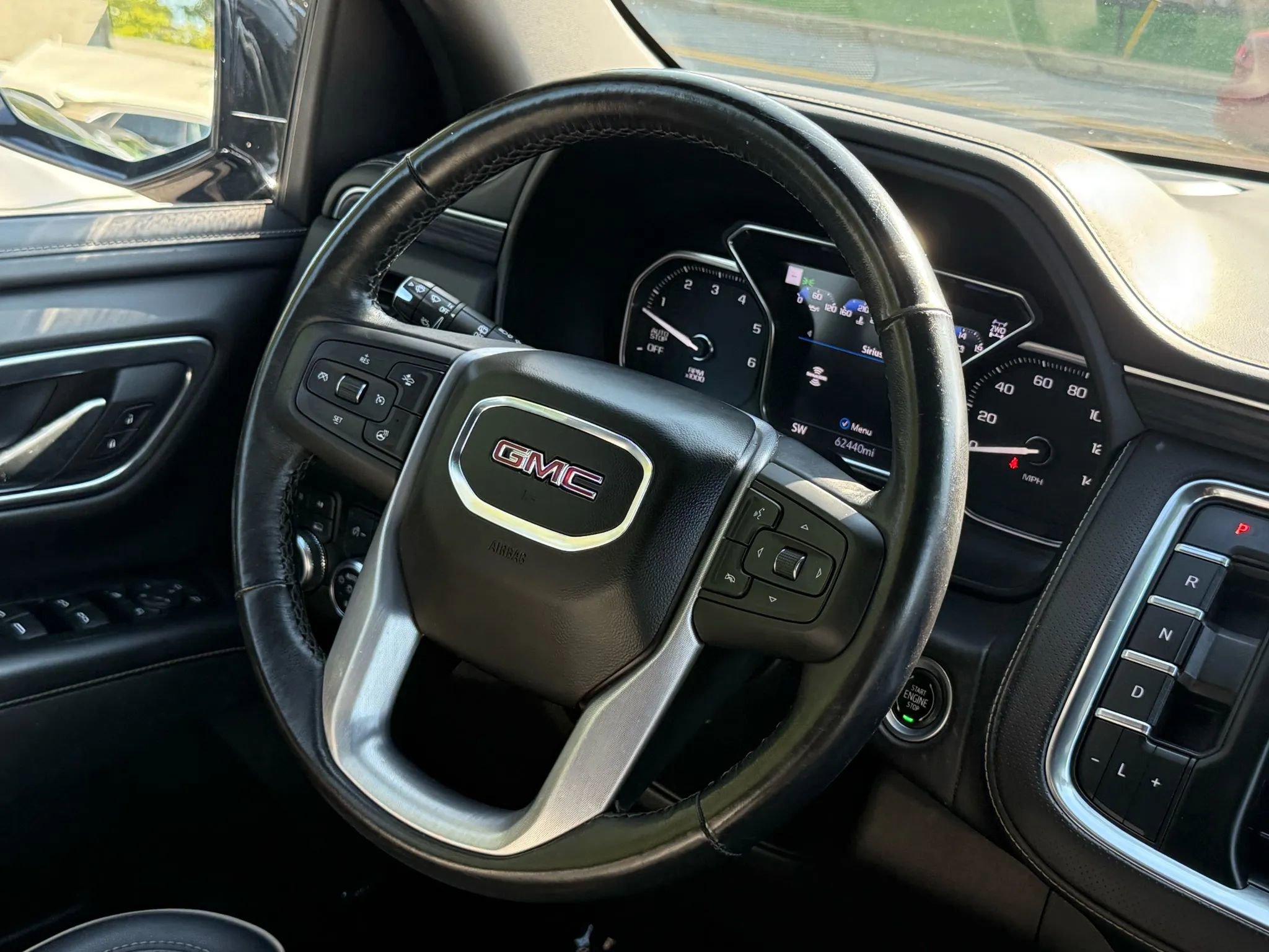 Used 2021 GMC Yukon XL SLT w/ SLT Premium Package image 11