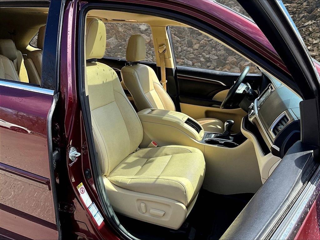 Used 2016 Toyota Highlander Limited w/ Protection Package #3 image 6