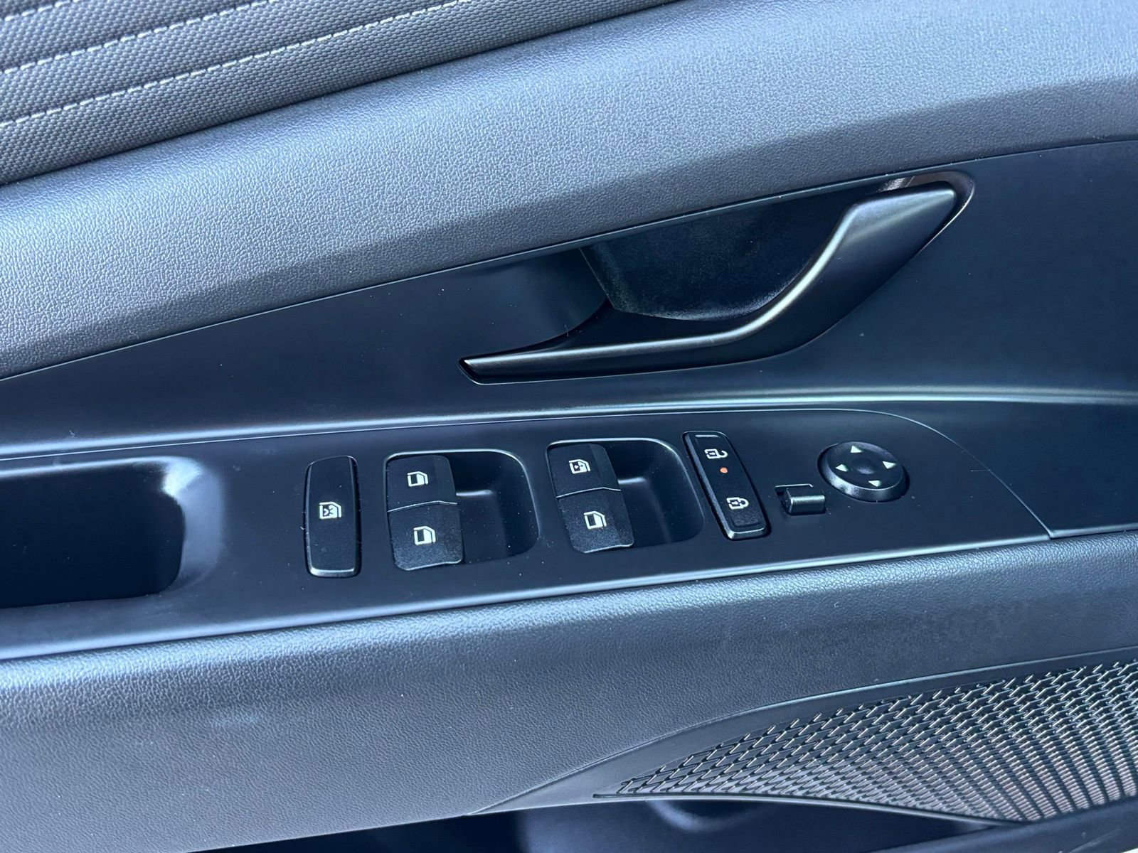 Certified 2025 Hyundai Elantra Sport image 16