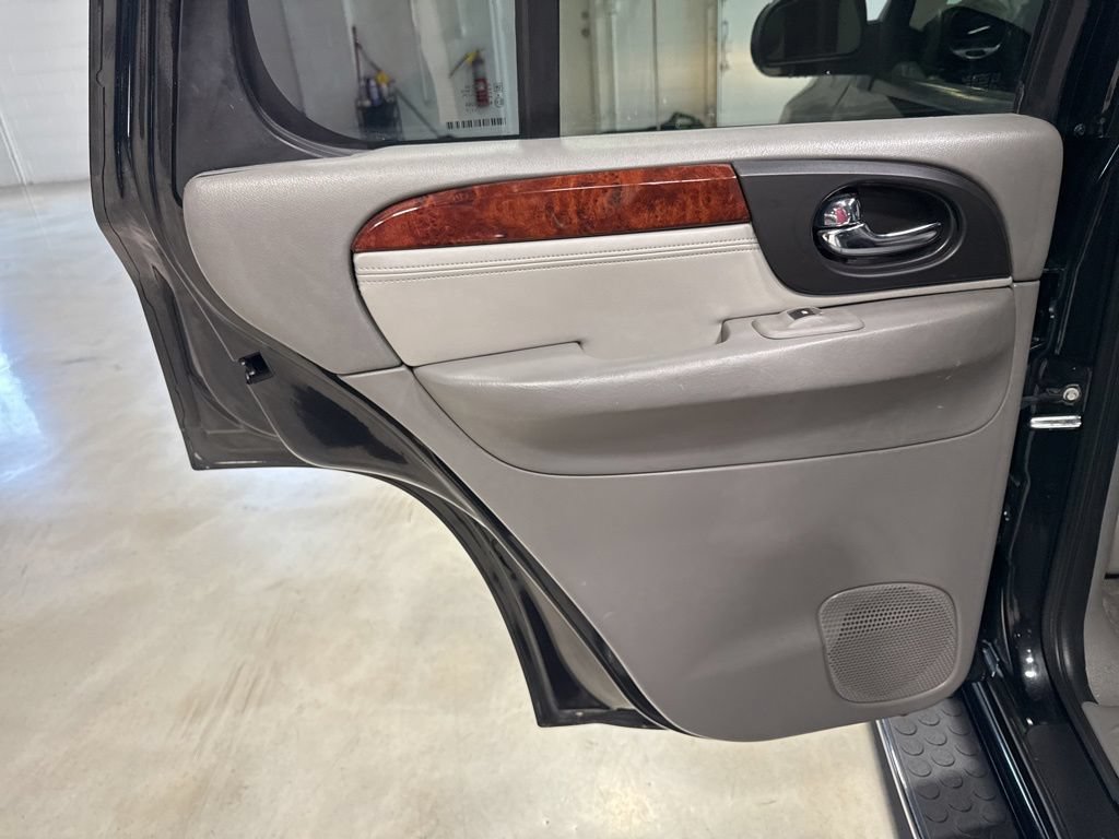 Used 2008 GMC Envoy Denali w/ Sun And 6-Disc Cd Package RWD image 30
