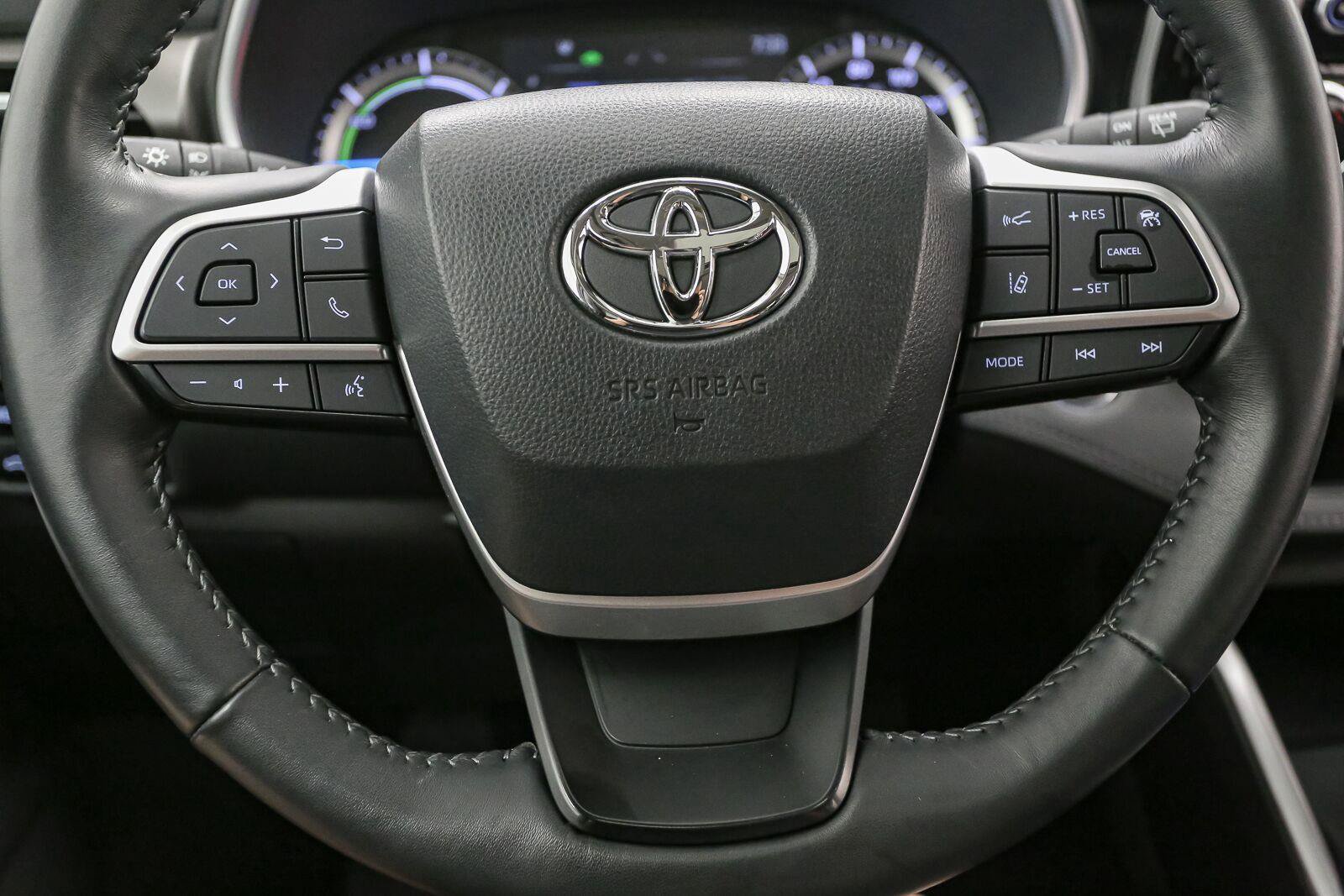 Used 2023 Toyota Highlander XLE AWD/4WD image 36