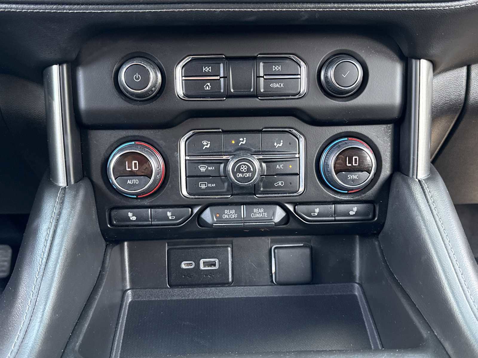 Used 2021 Chevrolet Suburban LT AWD/4WD image 5