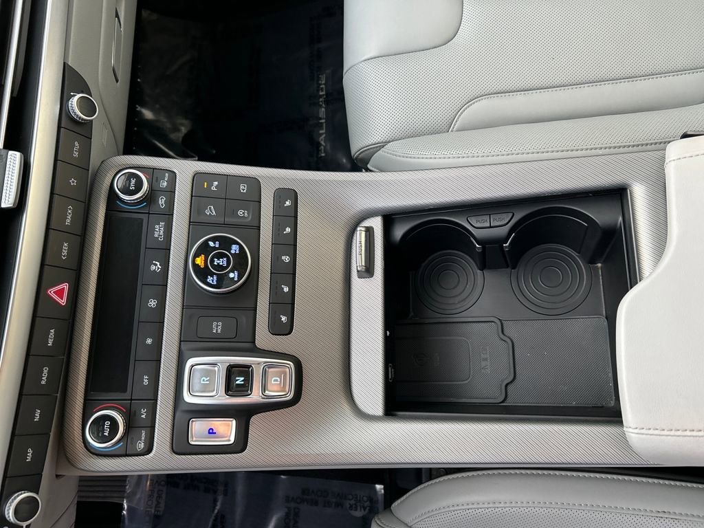 Used 2023 Hyundai Palisade SEL w/ Premium Package image 16