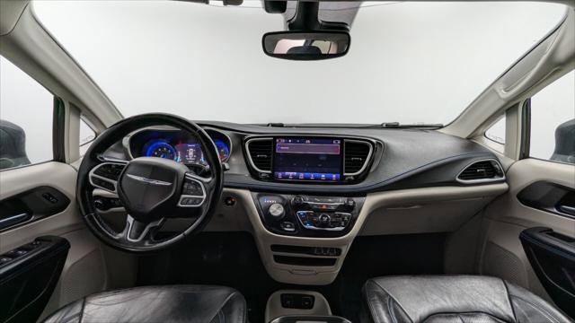 Used 2021 Chrysler Pacifica Touring-L image 23