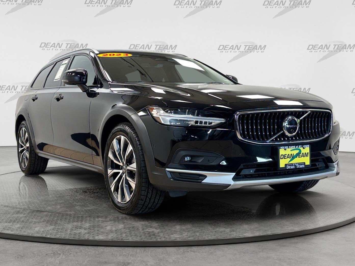 Used 2023 Volvo V90 B6 Cross Country Plus AWD/4WD image 3