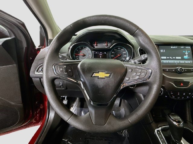 Used 2018 Chevrolet Cruze LT w/ Convenience Package FWD image 12