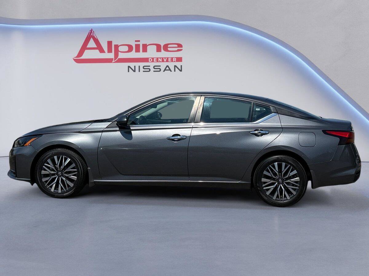 Used 2024 Nissan Altima 2.5 SV w/ SV Premium Package FWD image 2