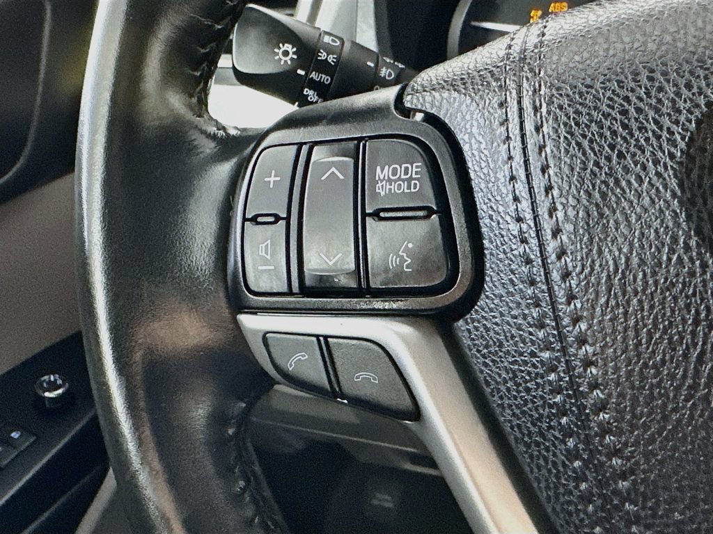 Used 2019 Toyota Highlander XLE AWD/4WD image 24