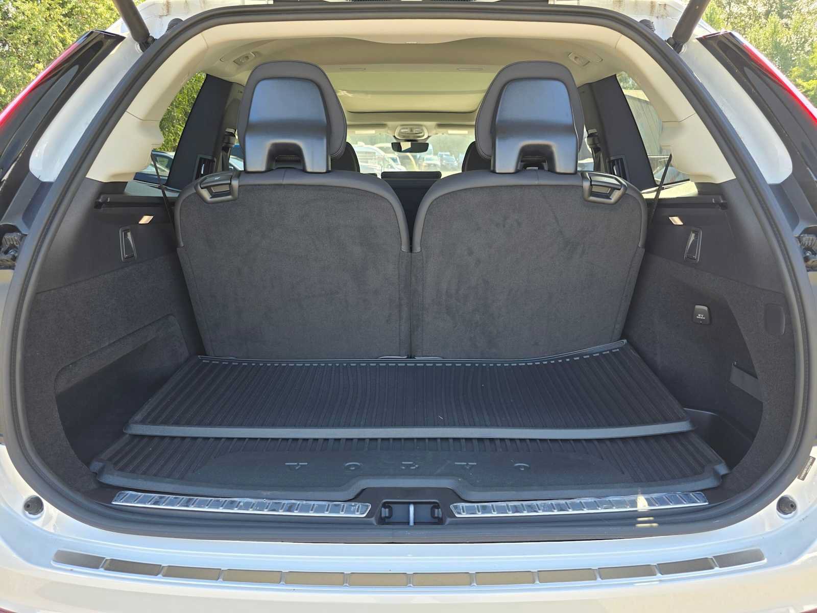 Used 2025 Volvo XC90 T8 Plus w/ Protection Package Premier AWD/4WD image 14
